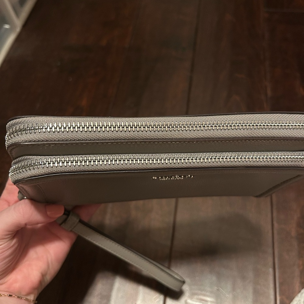 Kate Spade Gray Wallet with Zip-Around Closure - Picture 3 of 11